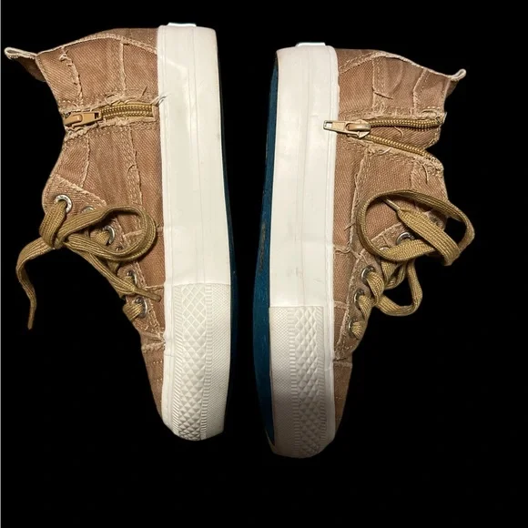 Women’s Blowfish Tan Canvas Sneakers with White Soles - Picture 3 of 7